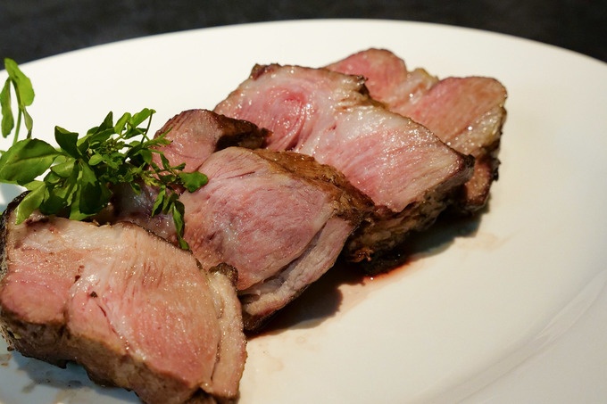 『T8 Steak House』のイベリコ肩ロースステーキ
