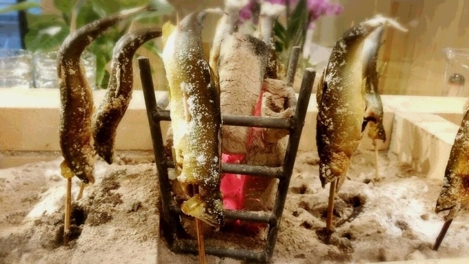 すしと炉端のお店火花、鮎、原始焼き