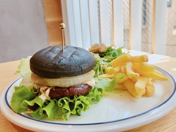 『inning+』のテリヤキバーガー