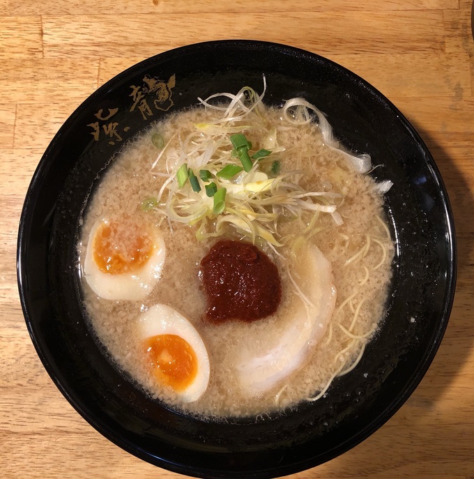 銀座ラーメン店の「紫龍ラーメン」