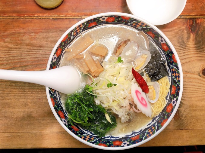 『函館らーめん 船見坂』の「浅利そば」950円(税込)