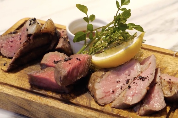 『MERCER BRUNCH』の牛盛り合わせ