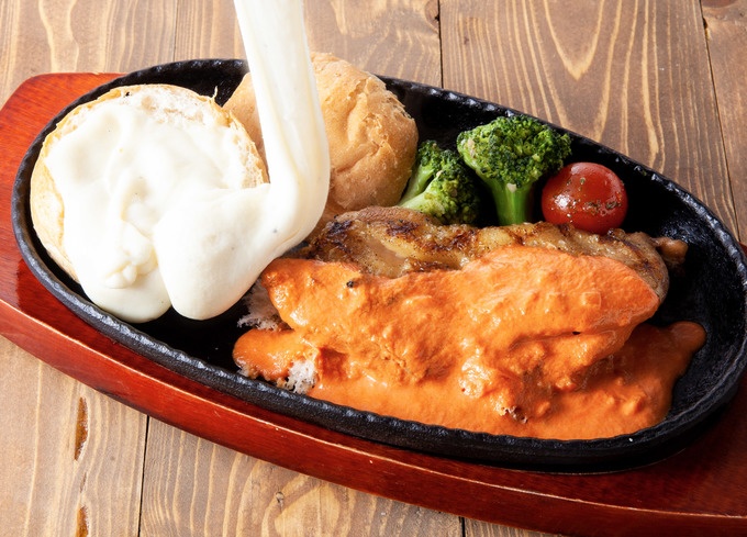 鉄板肉酒場LOVE&29 福島店のパネチキン