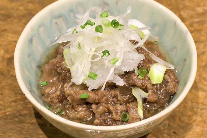 『煮込みや四兵衛』の「牛すじのみぞれ煮込み」