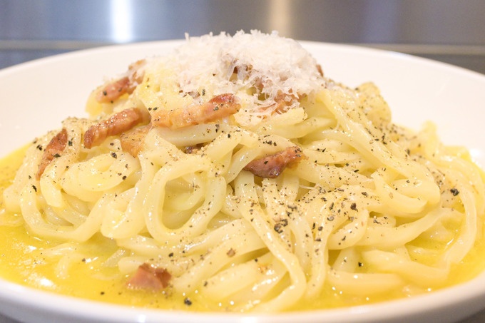 『Covo』の「濃厚カルボナーラうどん(大盛り)」