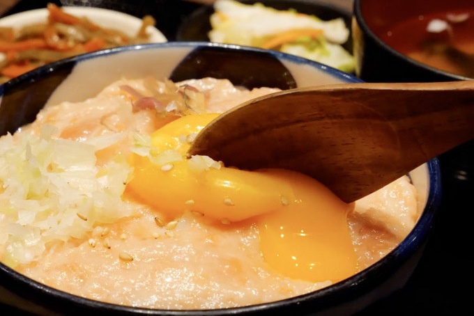 『北海堂』の鮭トロ丼定食