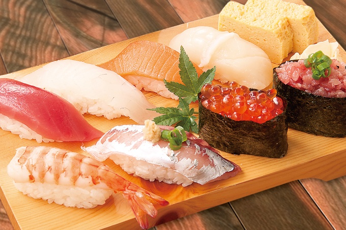 『大庄水産』の「寿司盛り合わせ8貫(貝汁付き)」