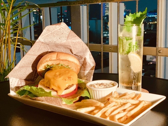 『Sankeys PENTHOUSE』の「ペントハウスバーガー」