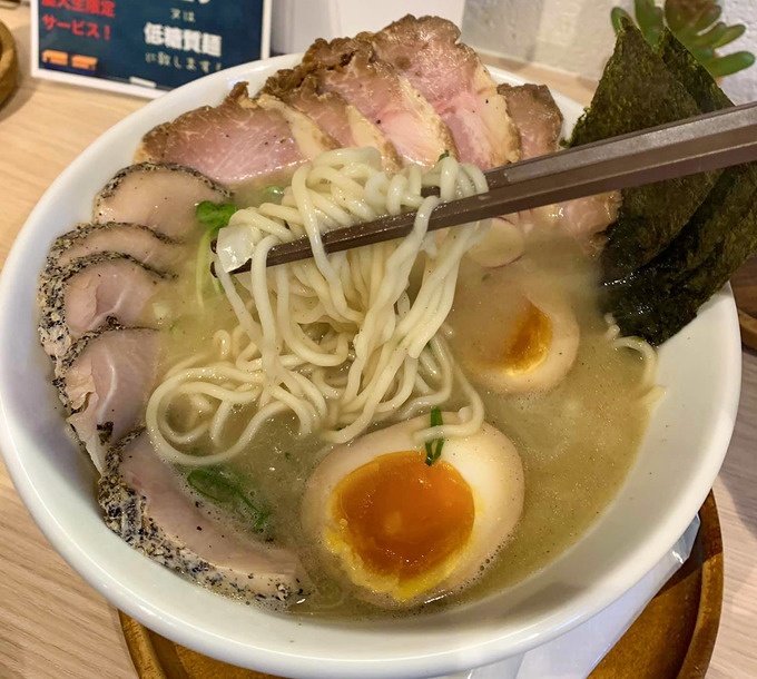 「RAMEN CAFE de IINO」こいIINO 塩煮干