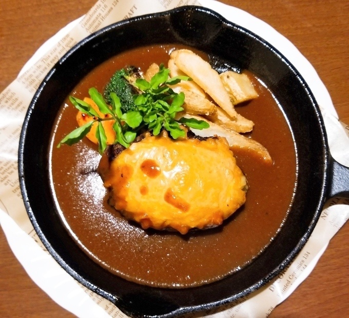『エーデルワイス』の「チーズデミハンバーグ」