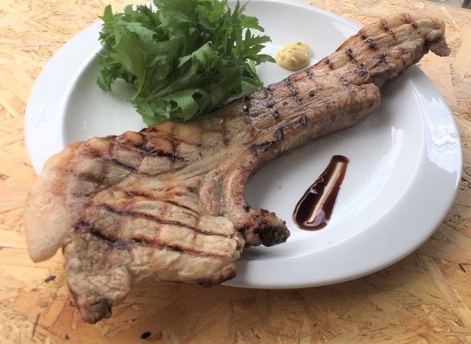 『豚のひととき』の肉料理