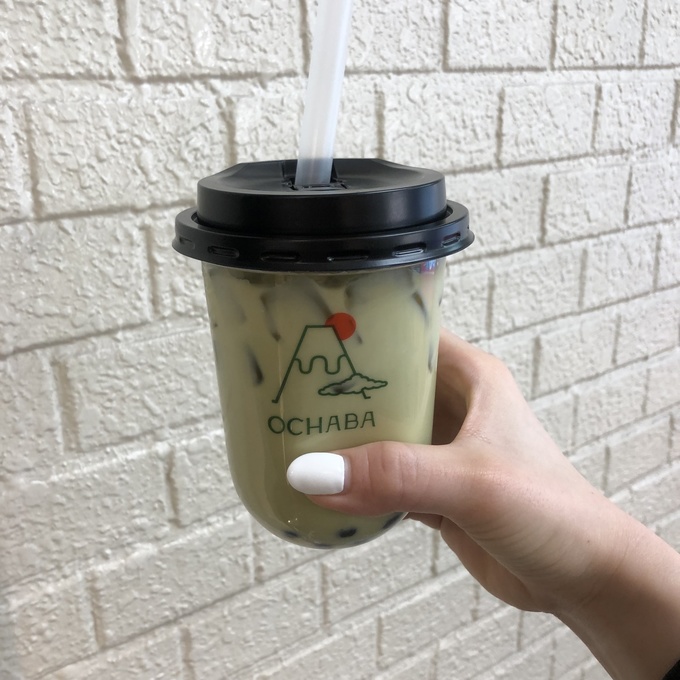 新宿「OCHABA」の緑茶ミルクティ、黒わらび餅、白玉