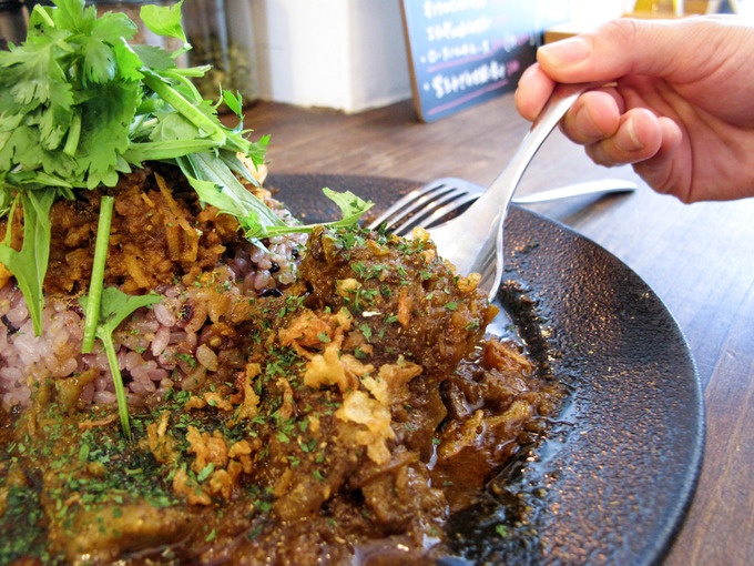 間借りカレーから独立した浅草のスパイスカレー店「SPICE SPACE UGAYA」の牛すじカレー