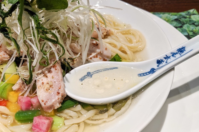 『麺屋武蔵 神山』「冷(クール)ミントら〜麺」スープ