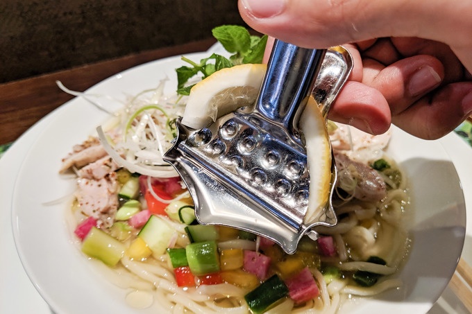 『麺屋武蔵 神山』「冷(クール)ミントら〜麺」トッピング レモン