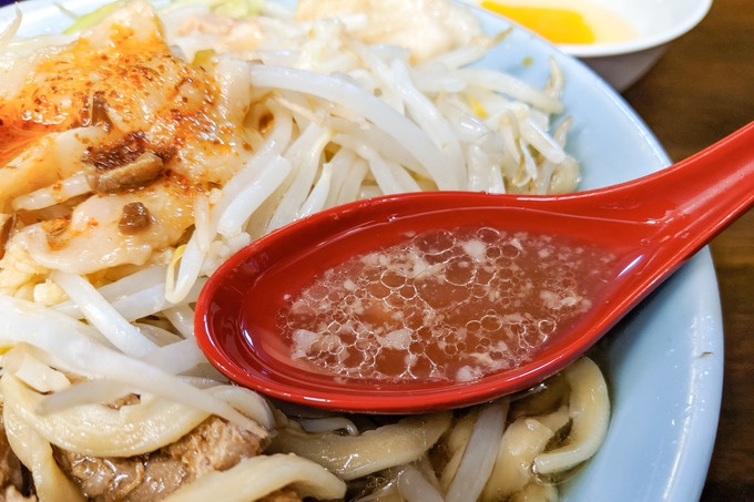 下北沢 二郎系『らーめん玄』小ラーメン スープ