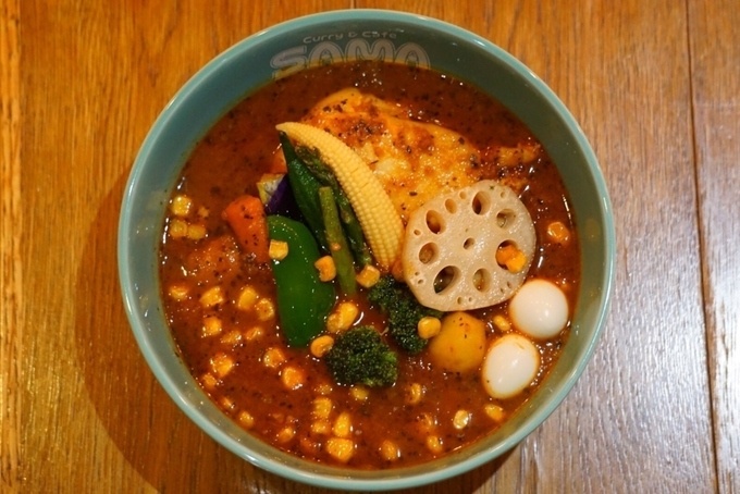 SAMA明治神宮前店、チキン野菜カレー