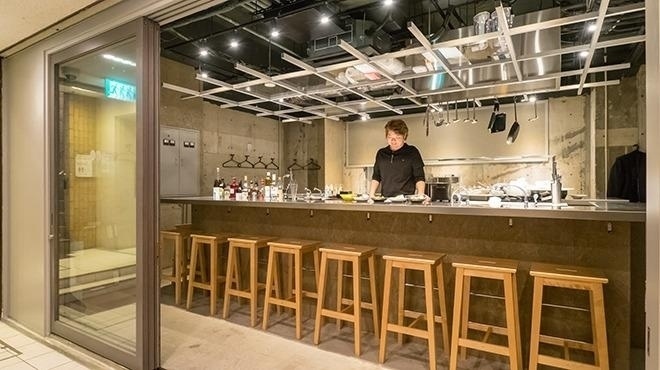 お茶割り専門店の『茶割目黒』の 店舗内観