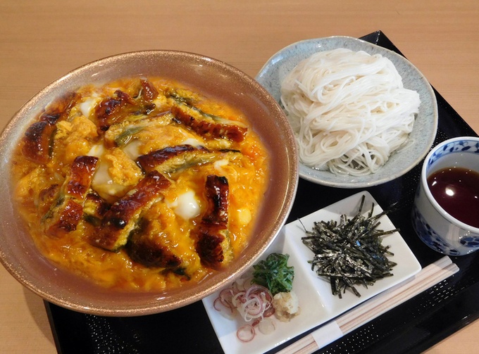 「丼 親子丼の起琉」の丼