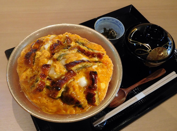 『丼 親子丼の起琉』の丼