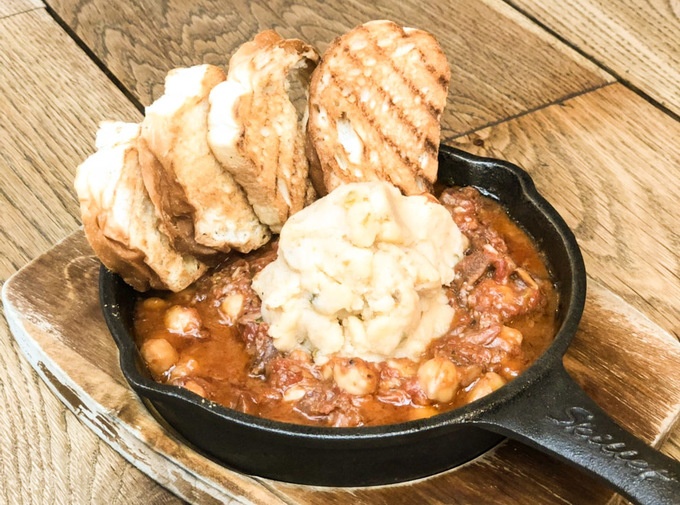 amore n amigo、牛スジ煮込み