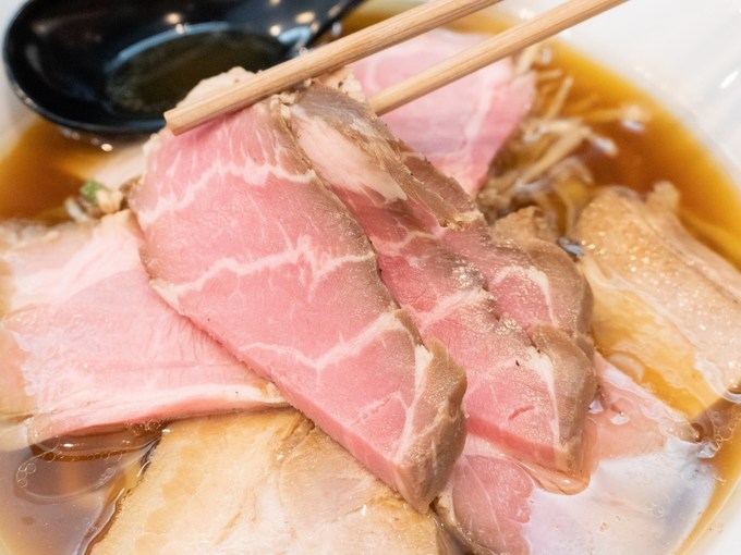 中野富士見町でおすすめのラーメン新店「純手打ちだるま」のレアチャーシュー