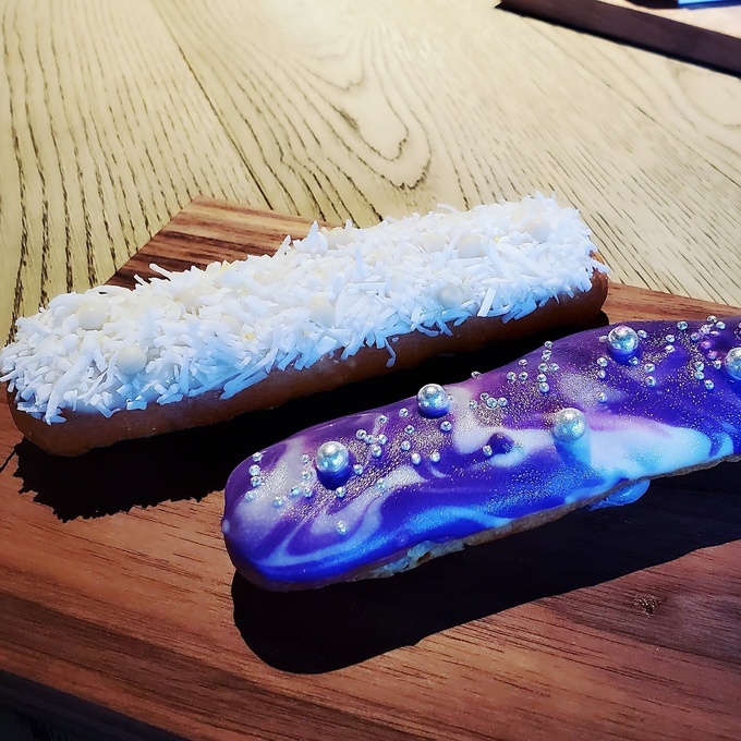 原宿GalaxyCafeのエクレアのモコモコとギャラクシー
