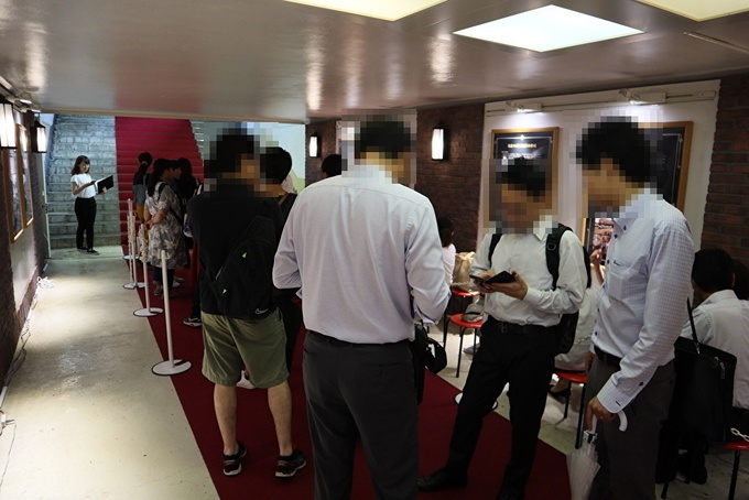 両国のギョーザステーションの行列