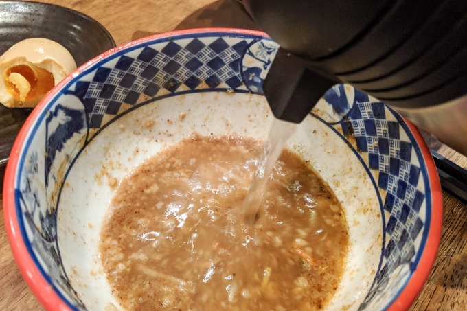 三田製麺所の「背脂番長つけ麺」スープ割