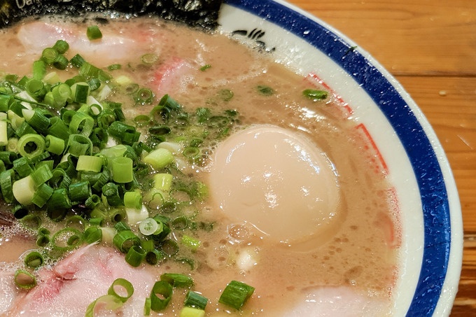 六町で深夜のラーメン『田中商店』「チャーシュー麺」商品写真「らーめん」味玉