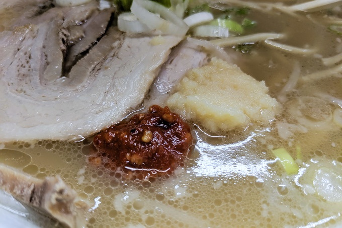 千駄ヶ谷で深夜に食べたいラーメン。千駄ヶ谷のホープ軒のチャーシュー麺