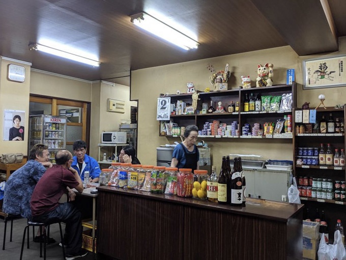 山谷で3せんべろの一軒目「淀屋酒店」のカウンター