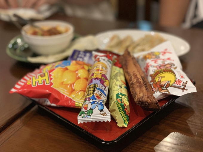山谷で3せんべろの二軒目「涙橋ホール」の駄菓子セット