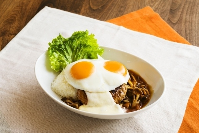 『Eggs ’n Things』の2019年秋新メニューのロコモコ
