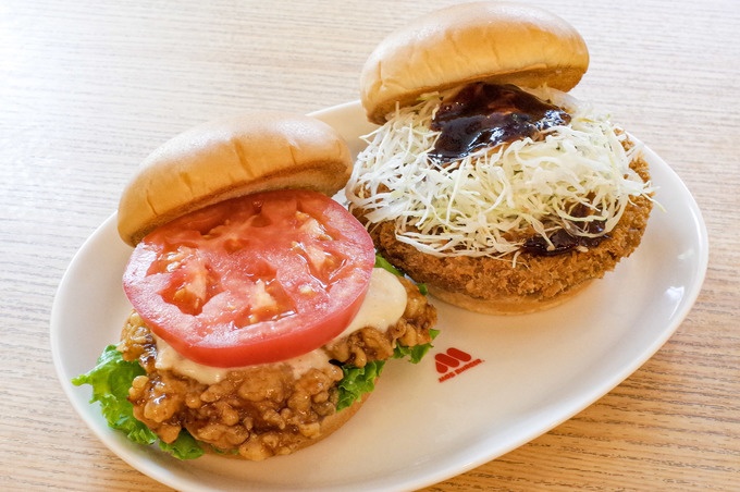 モスバーガーの「海老天七味マヨ」と「ジャンボメンチ」」