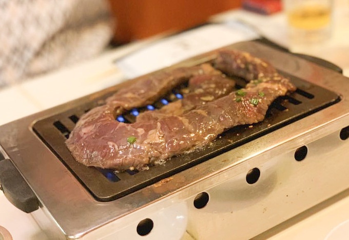 房総ホルモン2号店 渋谷道玄坂秘密基地、壺漬け一本牛ハラミ