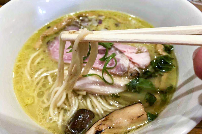 水戸の「中華そば先崎」の牡蠣出汁SOBA