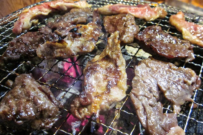 焼肉食べ放題 豪徳寺「ひゃくてん」の「ひゃくてんカルビ」と「まかないハラミ」