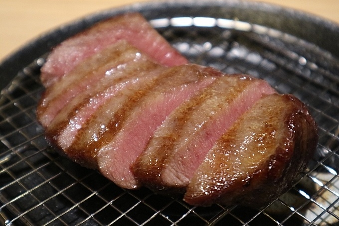 『お肉屋けいすけ三男坊』の厚切りタン元の牛タン