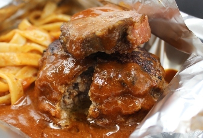 兵庫県西宮市の洋食店『テアトル ル・ボア』の「ホイル包み焼きハンバーグランチ」