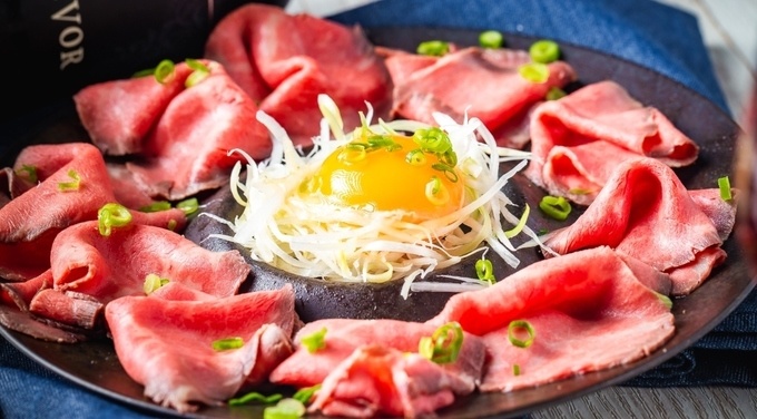 『大衆和牛酒場 コンロ家』の「黒毛和牛のローストビーフ~真空低温調理~」