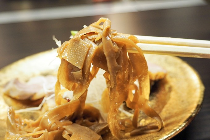 田町駅のラーメン店「麺屋武蔵 五輪洞」の金乃武蔵「黄金一味ら〜麺」のメンマ