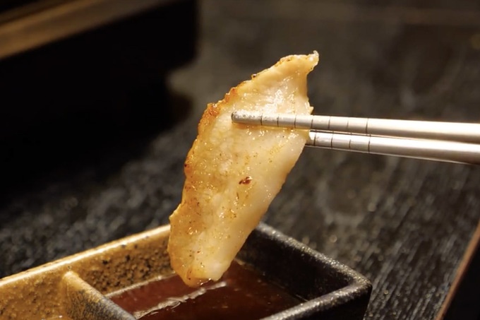新宿 焼肉 溶岩焼き TOTORO 上州豚の豚トロのリフト
