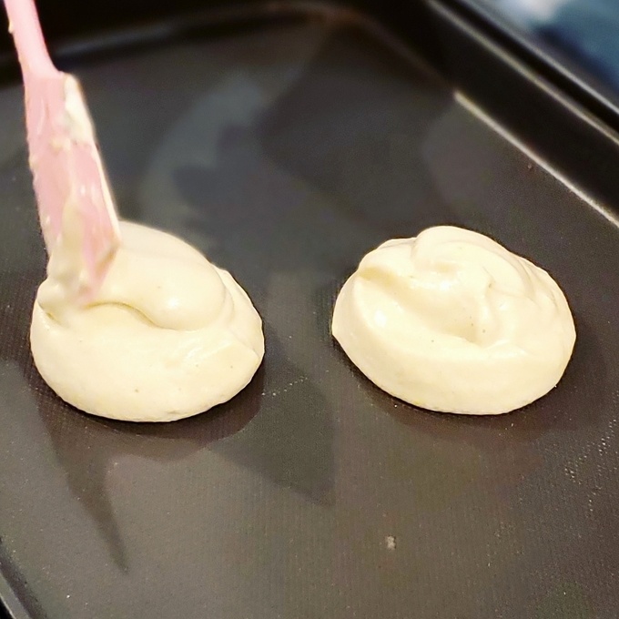 台湾から大阪・四ツ橋に日本初上陸「美好年代(メイハオニエンダイ)」のパンケーキを焼くところ