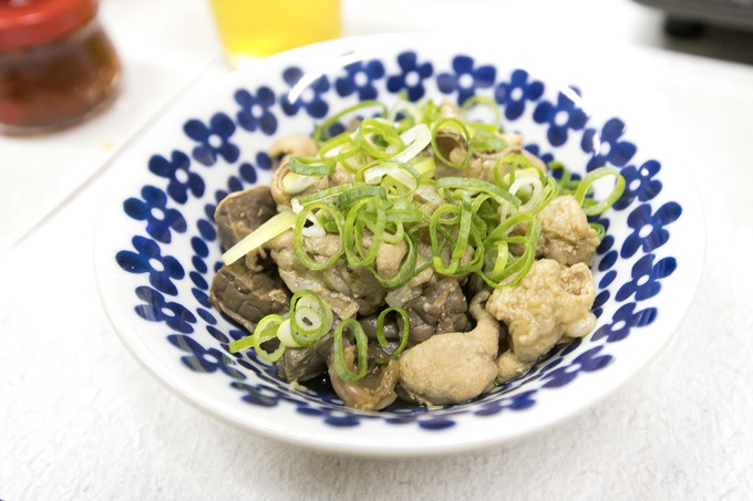 西成『たつ屋』のホルモン煮込み