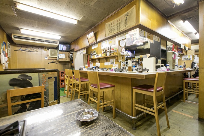 西成『たつ屋』の店内