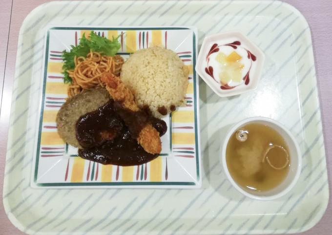 明治大学の学生食堂スカイラウンジ暁のリバティランチ