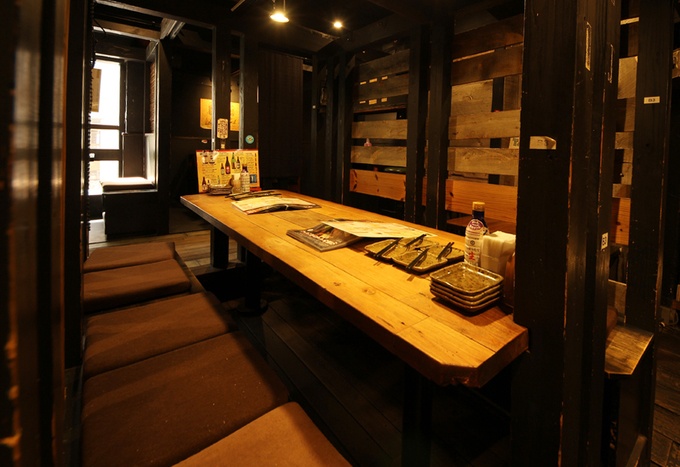 新宿区役所前のひもの屋、内観