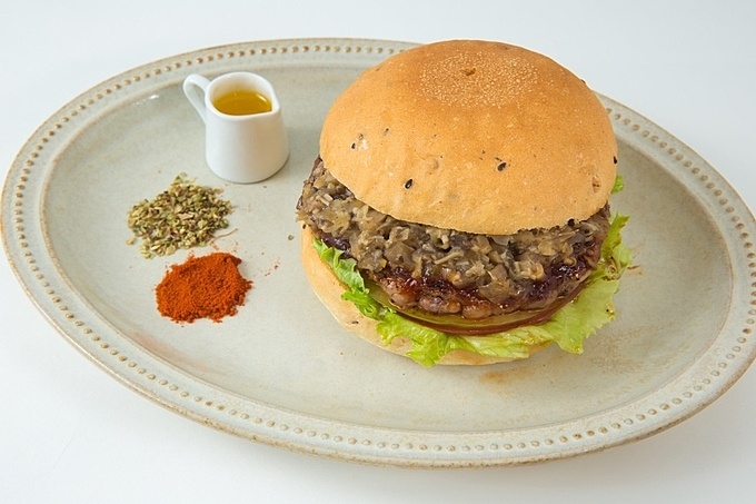 FARMS by GOOD MUNCHIESで提供しているハンバーガー「GHEE 99.9」の画像