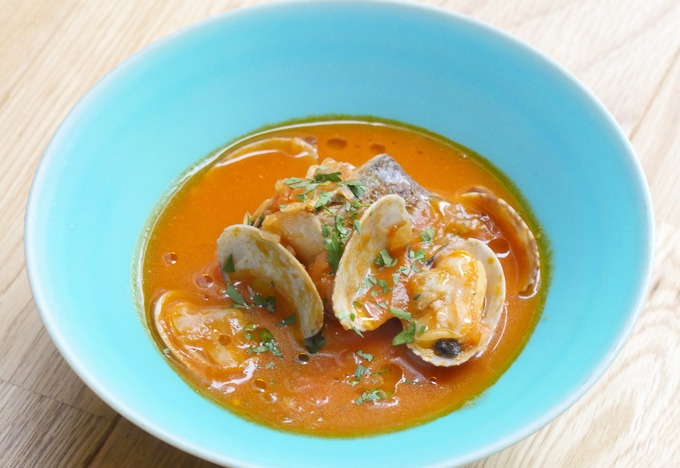 Hacco's Table、季節魚の塩レモントマトの煮込み